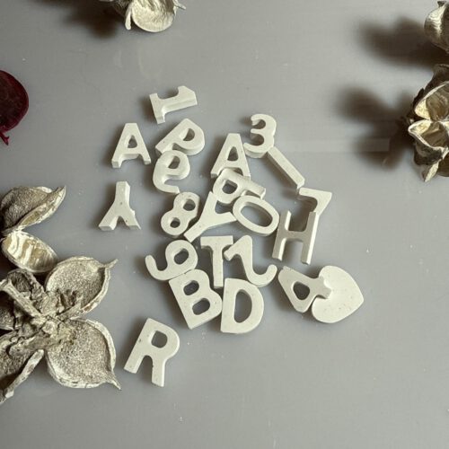 Zahlen und Buchstaben klein