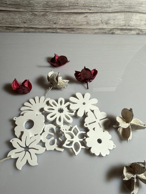 9 Blumen Anhänger