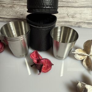 Metall Shotgläser (4) mit Tasche und individueller Wunschgravur